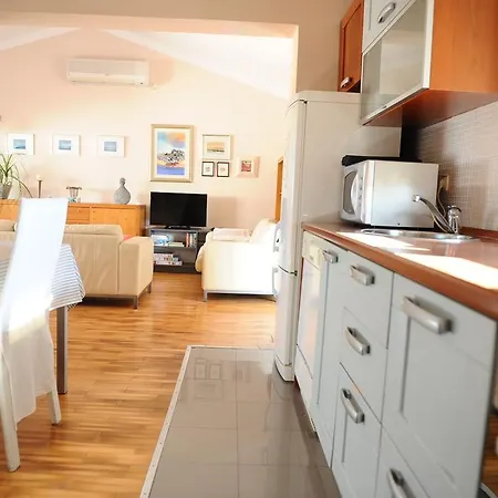 Zoe Apartment